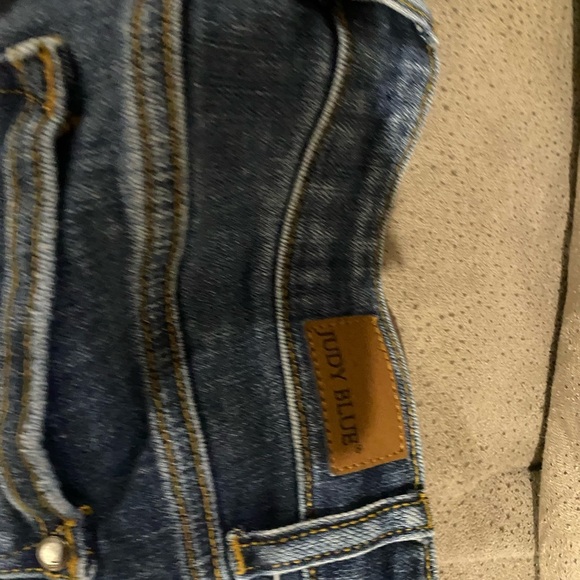 Judy Blue Women's Distressed Blue Cropped Jeans - Picture 4 of 4